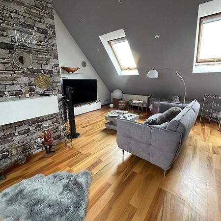Zentrale Maisonette Mit Buero & Parkplatz Griesheim  Luaran gambar