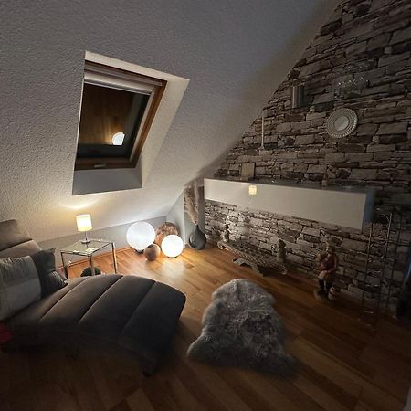 Zentrale Maisonette Mit Buero & Parkplatz Griesheim  Luaran gambar