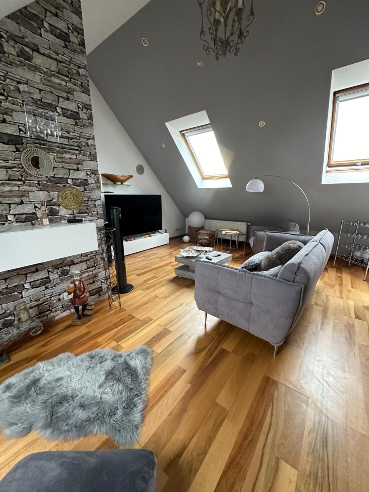 Zentrale Maisonette Mit Buero & Parkplatz Griesheim  Luaran gambar