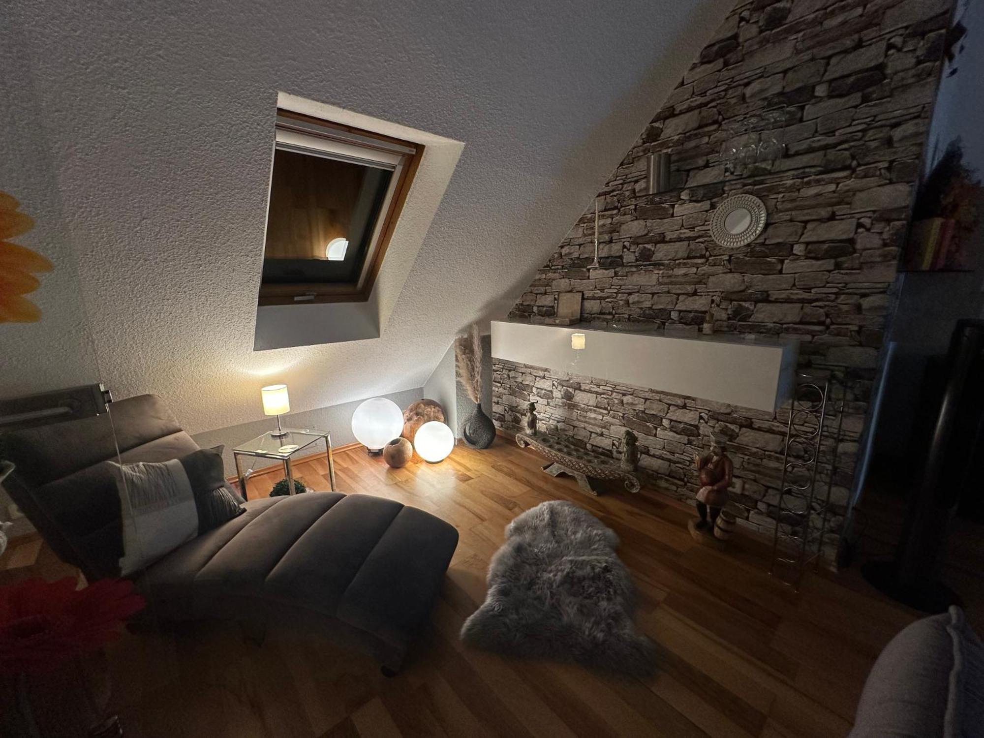 Zentrale Maisonette Mit Buero & Parkplatz Griesheim  Luaran gambar