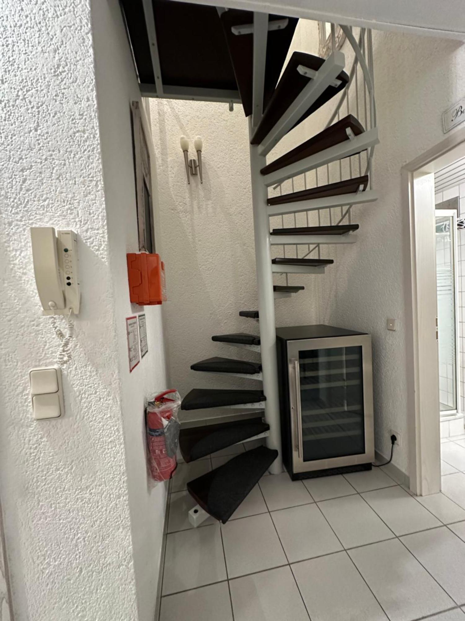 Zentrale Maisonette Mit Buero & Parkplatz Griesheim  Luaran gambar
