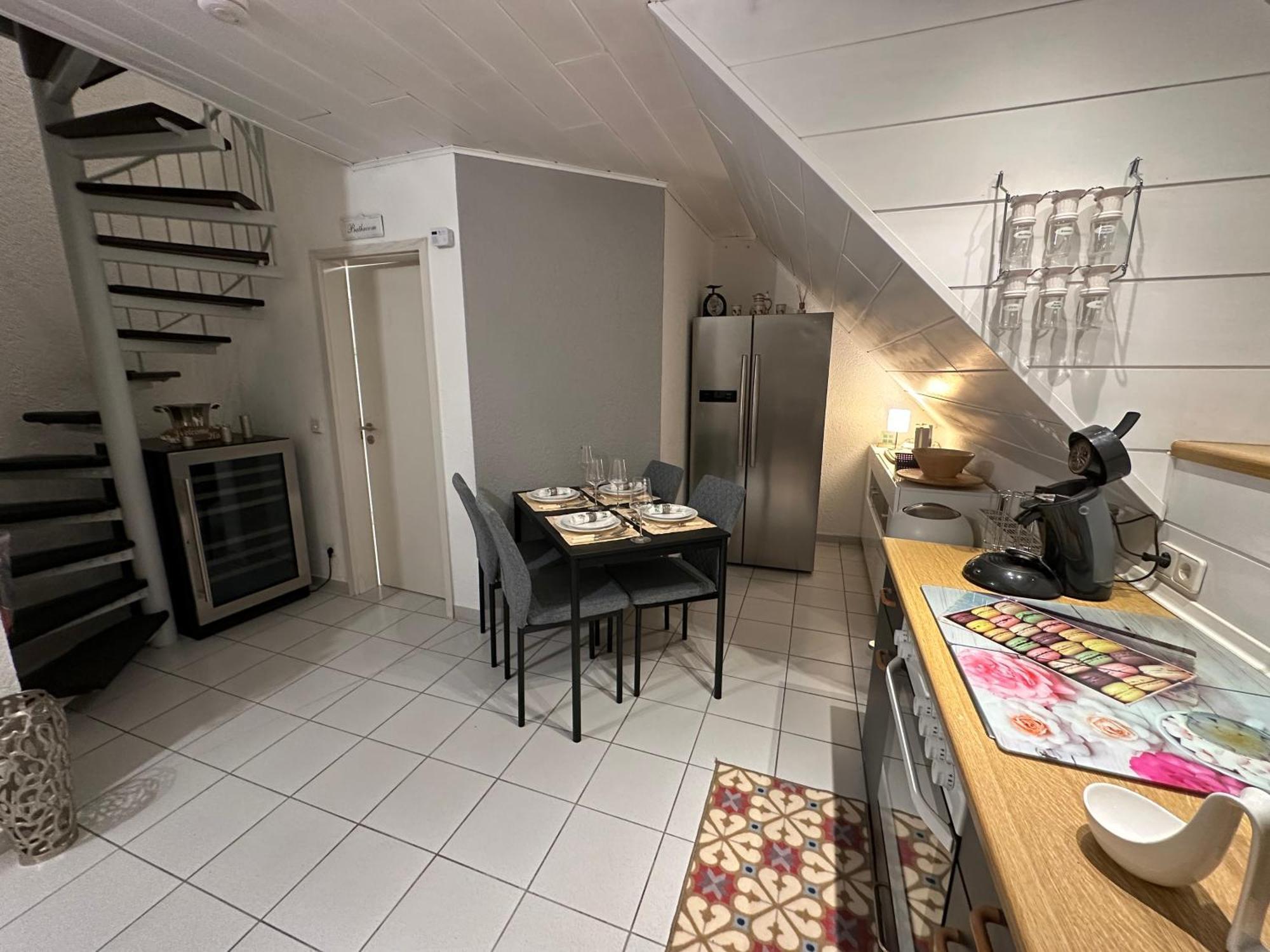 Zentrale Maisonette Mit Buero & Parkplatz Griesheim  Luaran gambar