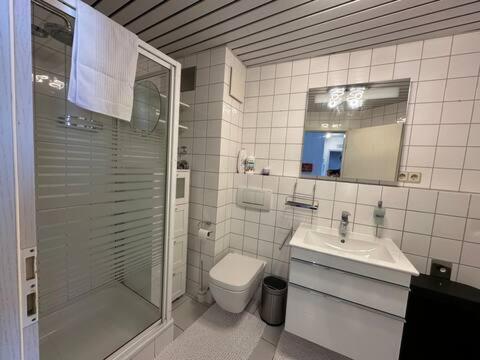 Zentrale Maisonette Mit Buero & Parkplatz Griesheim  Luaran gambar