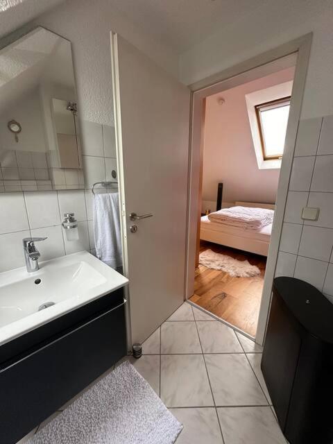 Zentrale Maisonette Mit Buero & Parkplatz Griesheim  Luaran gambar