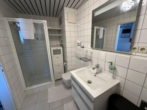 Zentrale Maisonette Mit Buero & Parkplatz Griesheim  Luaran gambar
